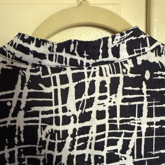 Tweeds Navy White Abstract Print 100% Linen Button Down Blouse Plus Size 3X - Picture 9 of 11
